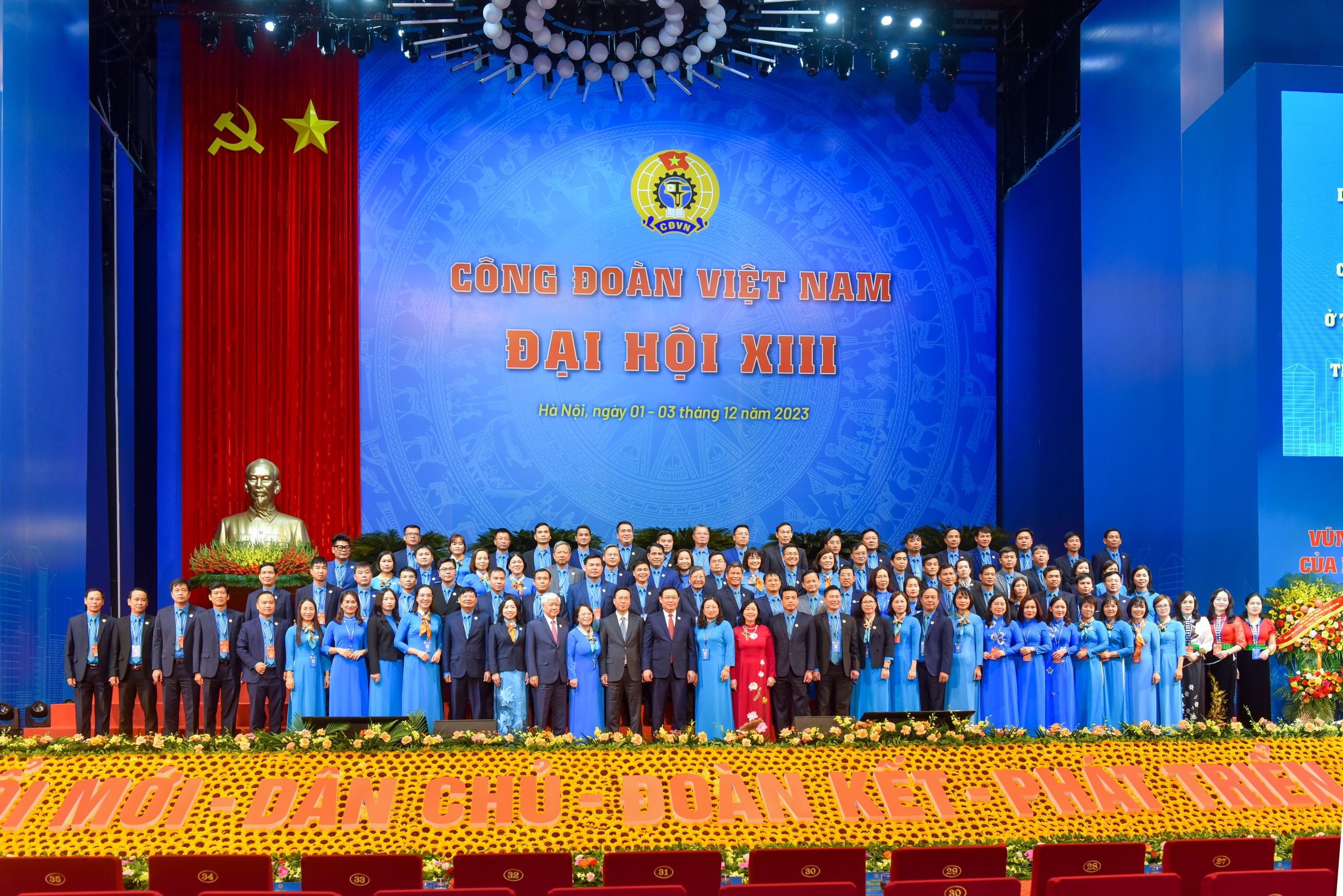 Stavian Chemical is honored to be official delegates joining the 13th Vietnam
Trade Union Congress