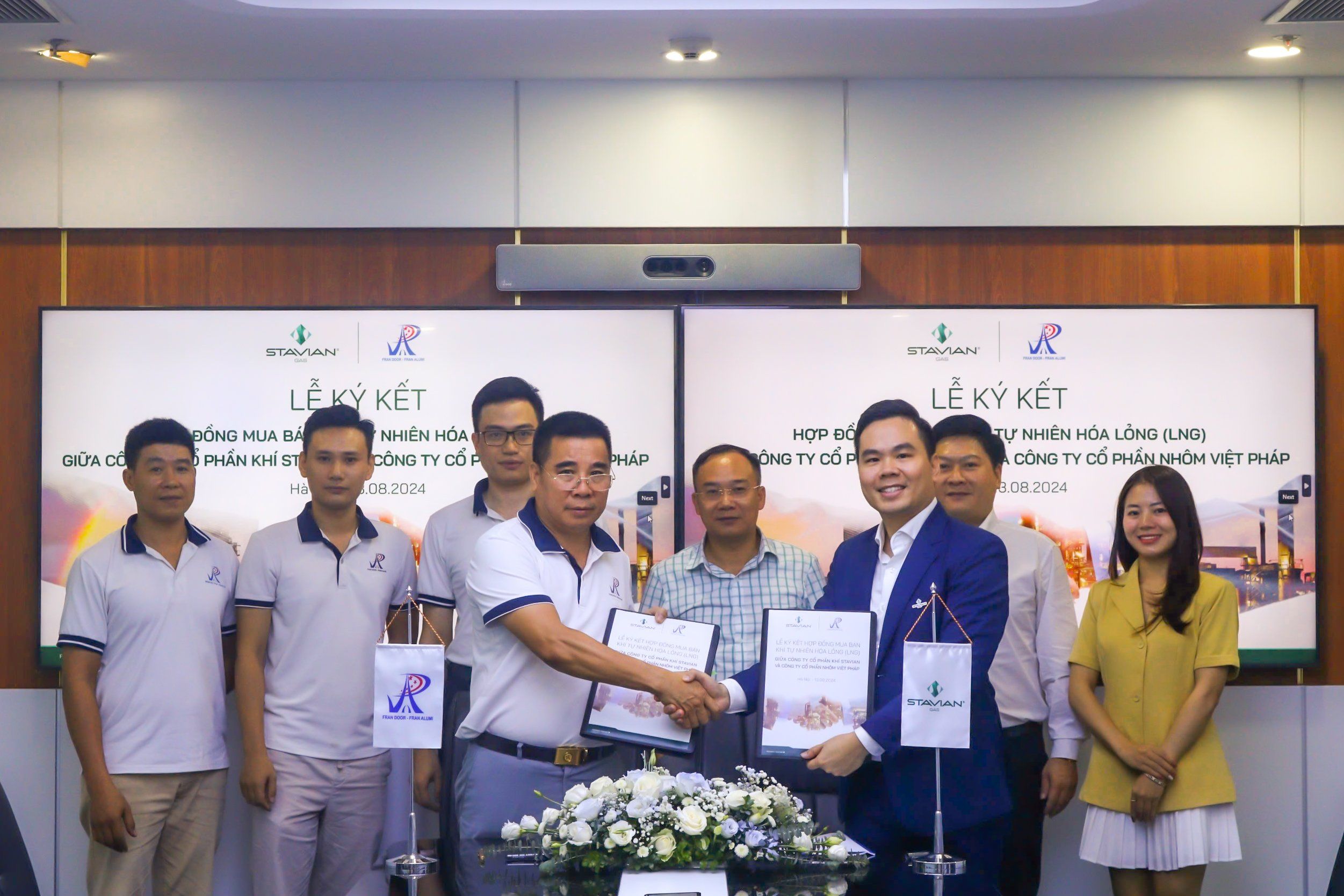 Lễ ký kết Hợp đồng mua bán Khí tự nhiên hóa lỏng (LNG) giữa Công ty Cổ phần Khí
Stavian và Công ty Cổ phần Nhôm Việt Pháp