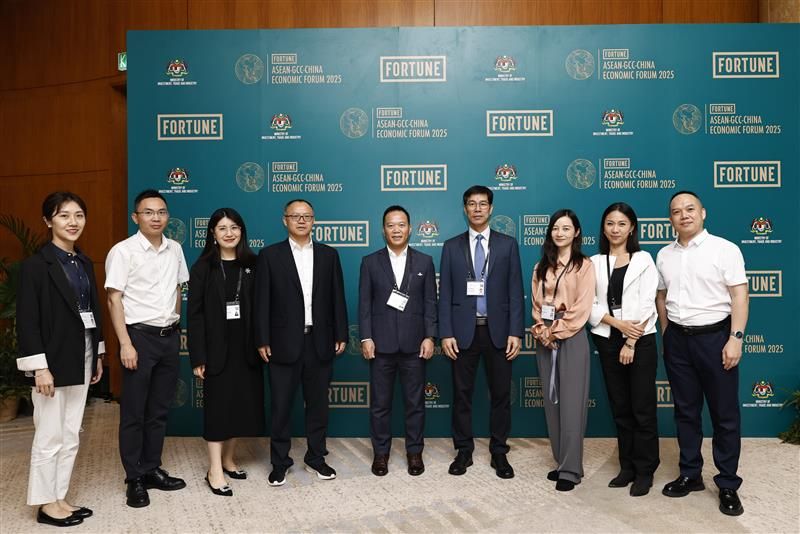 Chairman cum CEO of Stavian Group attends ASEAN – GCC – China Economic Summit
alongside global leadersKuala Lumpur, 27 – 28 May 2025 – Mr. Tony Dinh, Chairman
cum CEO of Stavian Group, attended the the ASEAN – Gulf Cooperation Council
(GCC) – China Econom