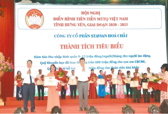 Stavian Chemical’s Trade Union Honored with merit certificate for Outstanding
Achievements by the Vietnam Fatherland Front Central Committee of Hung Yen
Province